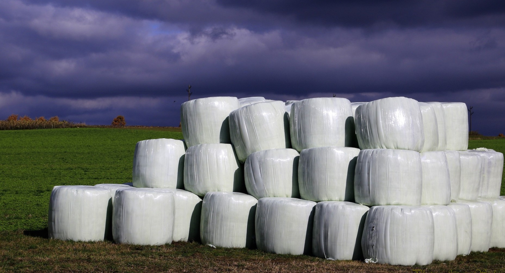 INZAMELING VAN LANDBOUWFOLIES OP RECYCLAGEPARK
